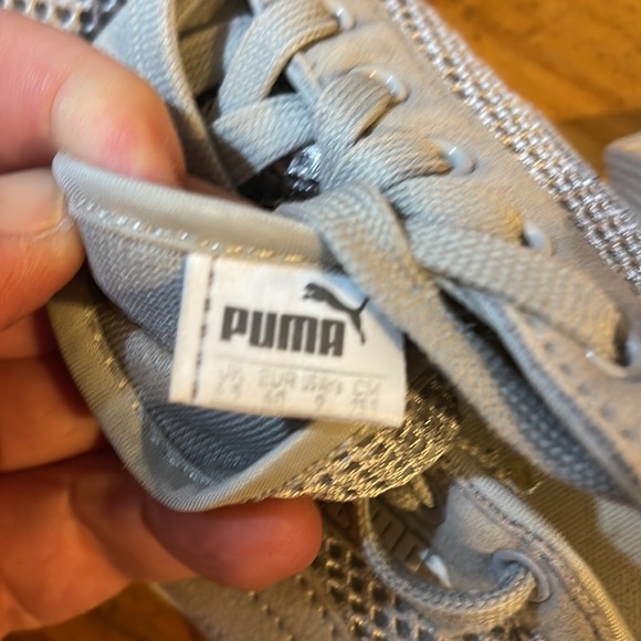 Puma women’s athletic sneakers. - Picture 5 of 5